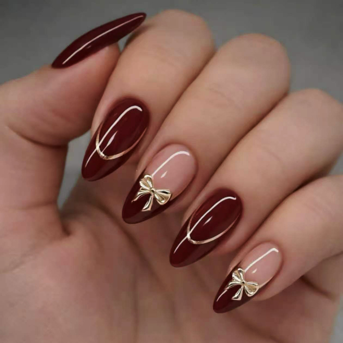 Nail Art Red - 24 قطعة من الأظافر الاصطناعية الفرنسية
