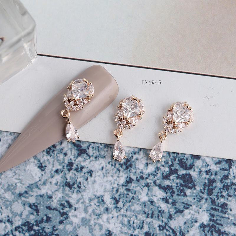 Nail Art Lotso - قلادة كريستال الزركون ثلاثية الأبعاد ،