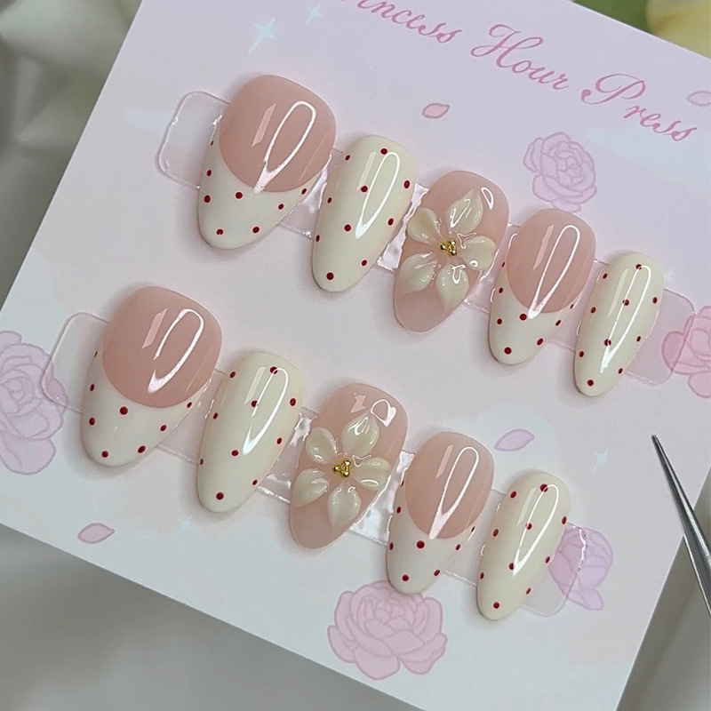أظافر لاصقة الأكثر مبيعًا لفن  - مراجعة Nail Art Red Wine وسعره