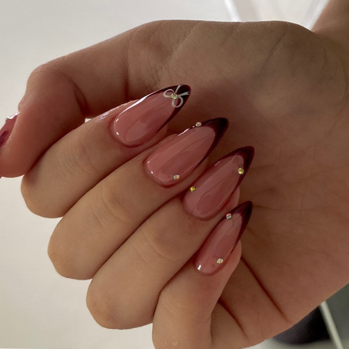 24 قطعة من الأظافر الاصطناعية  - مراجعة Nail Art Red وسعره