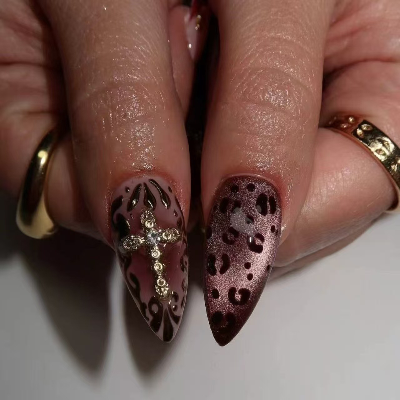 أظافر صناعية متدرجة اللون من ا - مراجعة Nail Art Red وسعره