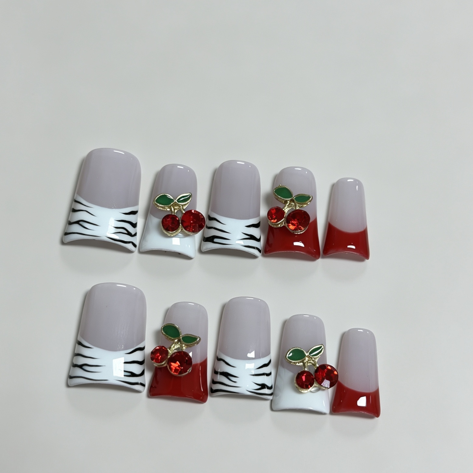 أظافر صناعية متوسطة الحجم مربع - مراجعة Nail Art Red وسعره