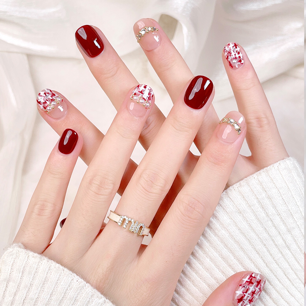 10 قطع من الأظافر الاصطناعية ا - مراجعة Nail Art Red وسعره